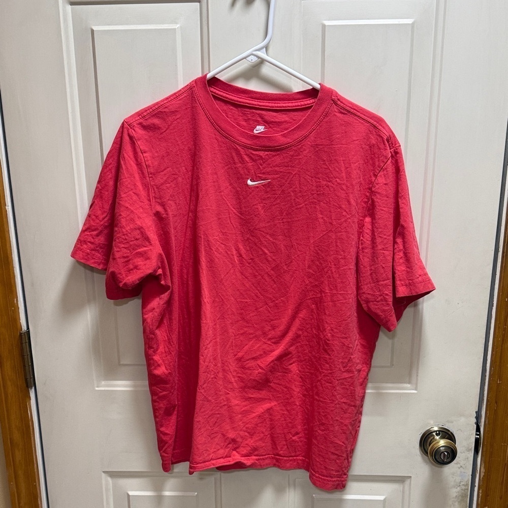 Nike Pink / Red T- Shirt size S Loose Fit